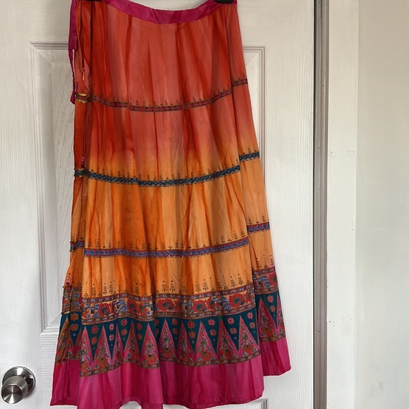 Stunning Skirt with an array of Red,Orange, Pink, Blue 100% Cotton. Waist band - Picture 5 of 9